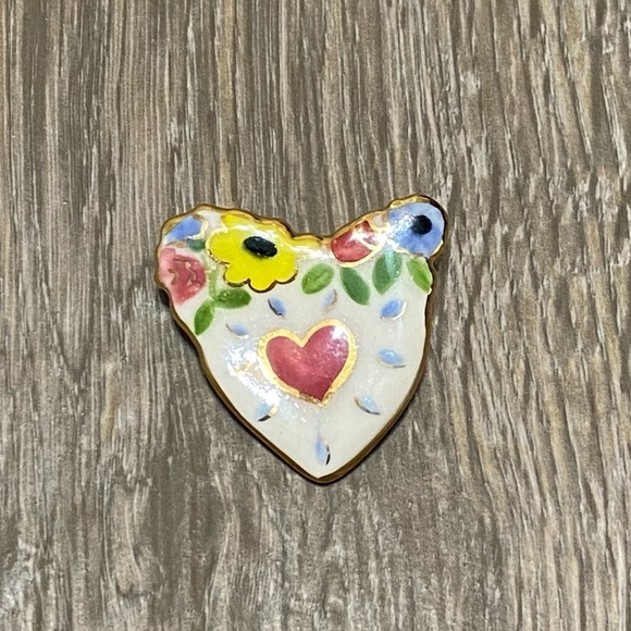 Heart & Flower Ceramic Brooch - Picture 1 of 8